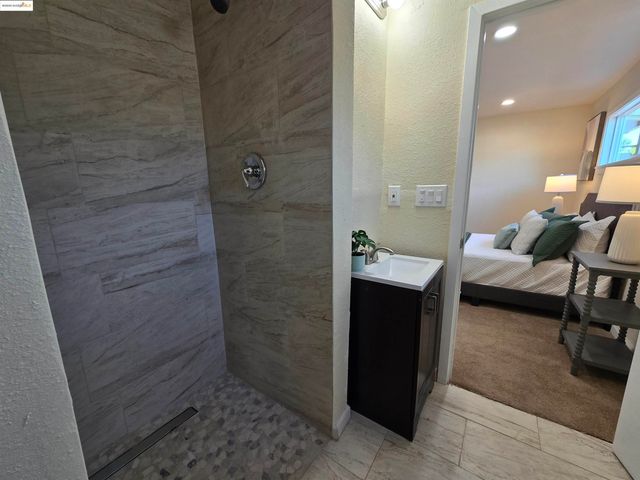 27493 Orlando, Hayward, CA 94545