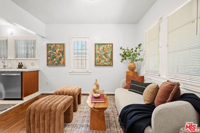 637 N Detroit Street, Los Angeles, CA 90036