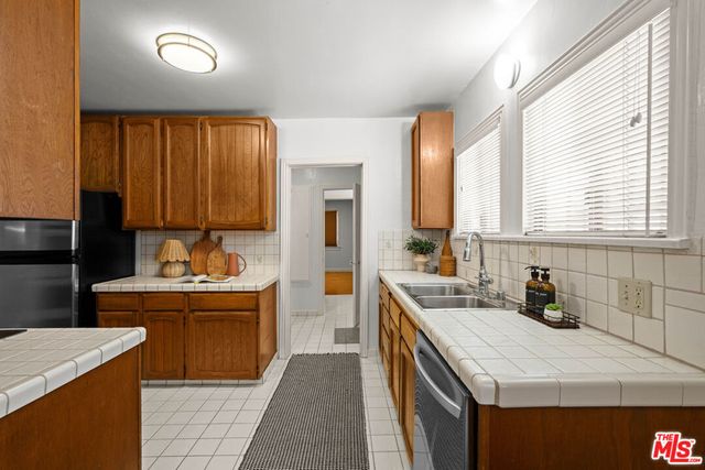 637 N Detroit Street, Los Angeles, CA 90036