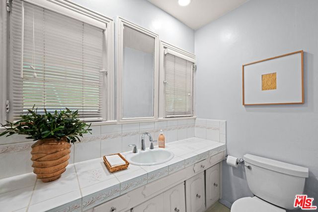 637 N Detroit Street, Los Angeles, CA 90036
