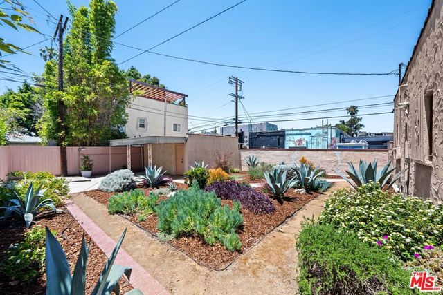637 N Detroit Street, Los Angeles, CA 90036