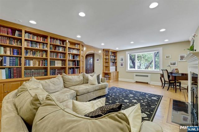 1330 Pennington Road, Teaneck, NJ 07666