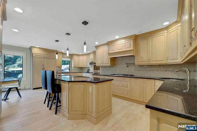 1330 Pennington Road, Teaneck, NJ 07666