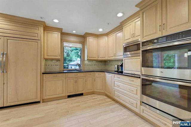 1330 Pennington Road, Teaneck, NJ 07666
