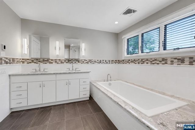 1330 Pennington Road, Teaneck, NJ 07666
