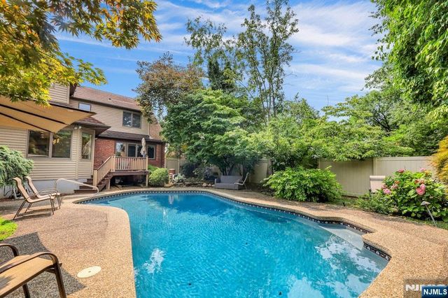 1330 Pennington Road, Teaneck, NJ 07666