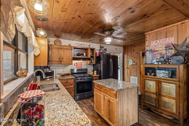 158 County Road 484, Englewood, TN 37329