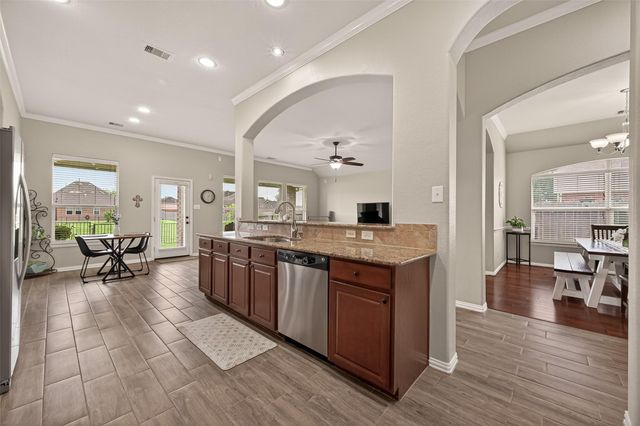 6031 Oxford Lake Drive, Rosenberg, TX 77471