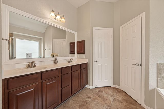 6031 Oxford Lake Drive, Rosenberg, TX 77471