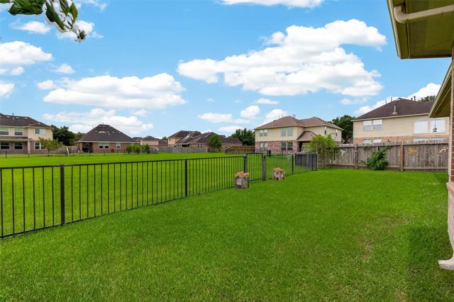 6031 Oxford Lake Drive, Rosenberg, TX 77471