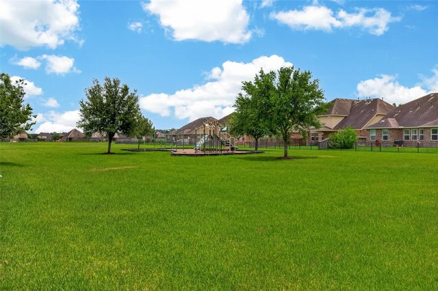 6031 Oxford Lake Drive, Rosenberg, TX 77471