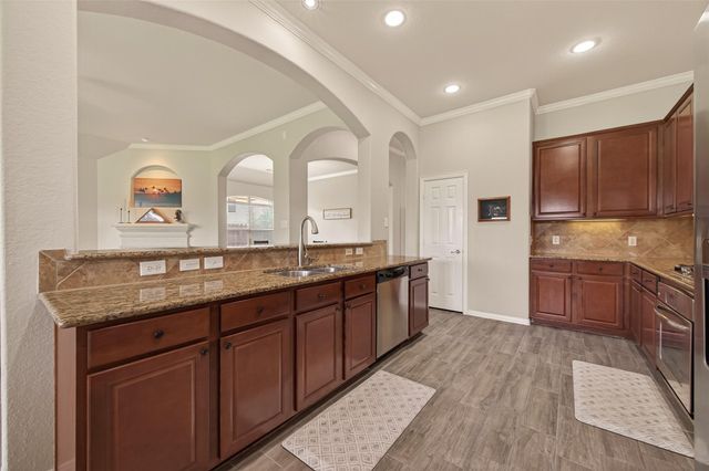 6031 Oxford Lake Drive, Rosenberg, TX 77471