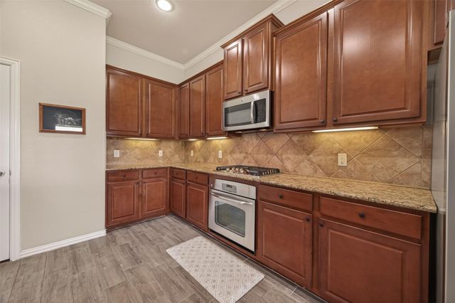 6031 Oxford Lake Drive, Rosenberg, TX 77471