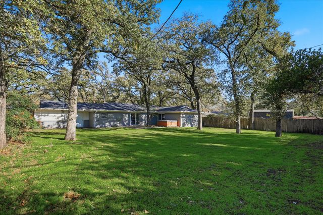 649 Ponderosa Drive, Hurst, TX 76053