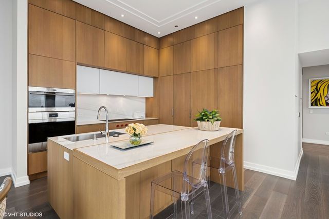 14 W Superior Street 4403, Chicago, IL 60654