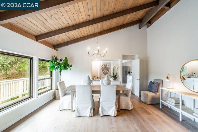 9 Valley Court, Orinda, CA 94563