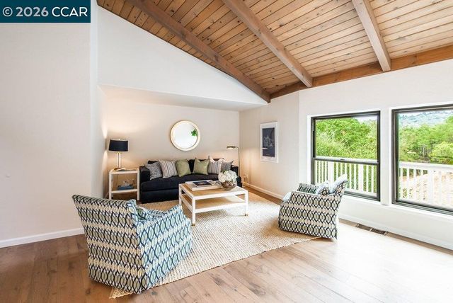 9 Valley Court, Orinda, CA 94563