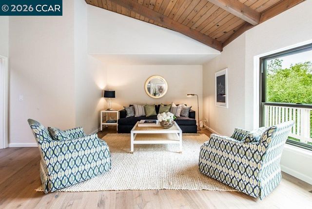 9 Valley Court, Orinda, CA 94563