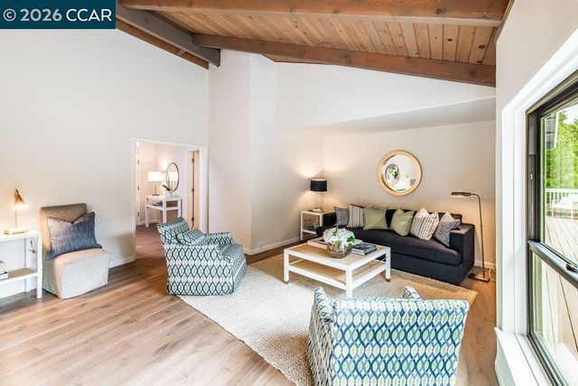9 Valley Court, Orinda, CA 94563