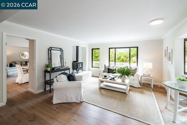 9 Valley Court, Orinda, CA 94563
