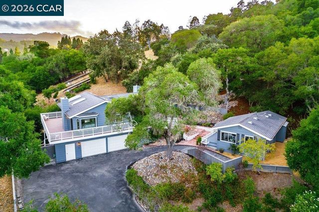 9 Valley Court, Orinda, CA 94563