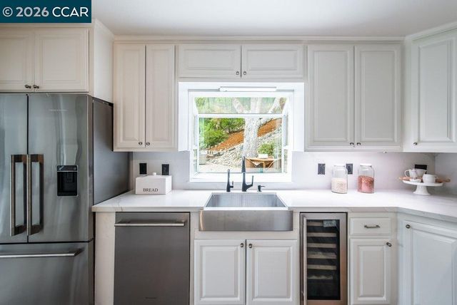 9 Valley Court, Orinda, CA 94563