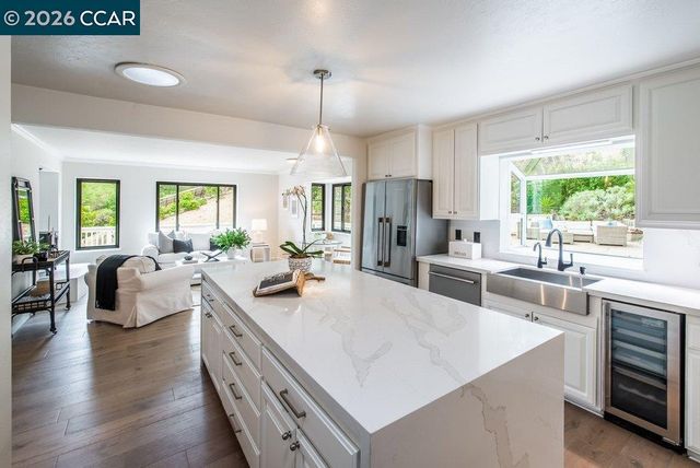 9 Valley Court, Orinda, CA 94563