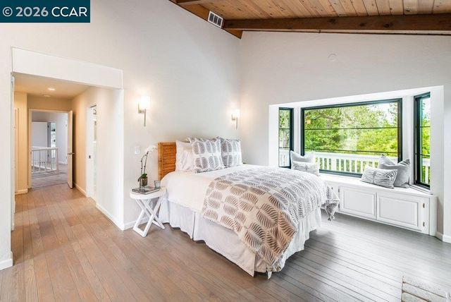 9 Valley Court, Orinda, CA 94563