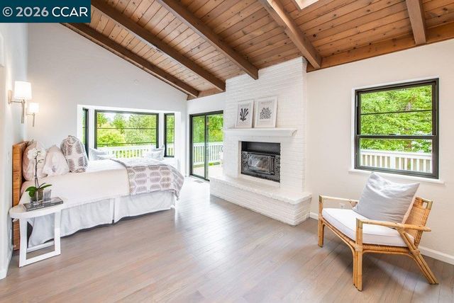 9 Valley Court, Orinda, CA 94563