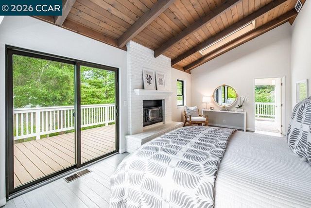 9 Valley Court, Orinda, CA 94563