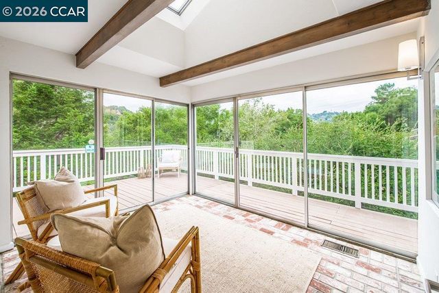 9 Valley Court, Orinda, CA 94563