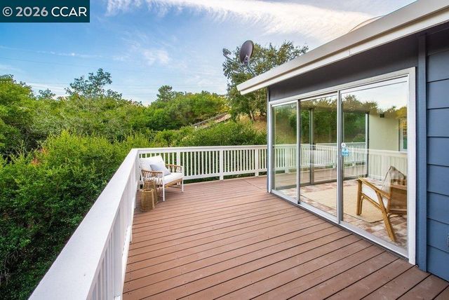 9 Valley Court, Orinda, CA 94563