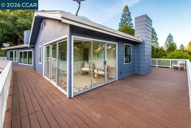 9 Valley Court, Orinda, CA 94563