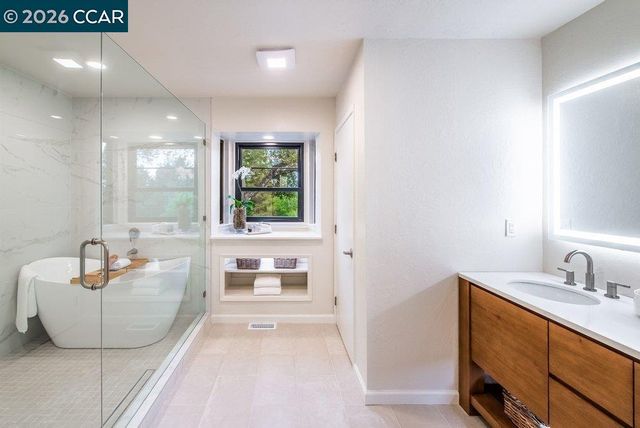 9 Valley Court, Orinda, CA 94563
