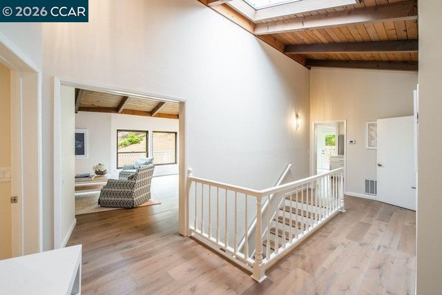 9 Valley Court, Orinda, CA 94563
