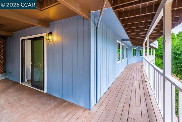 9 Valley Court, Orinda, CA 94563