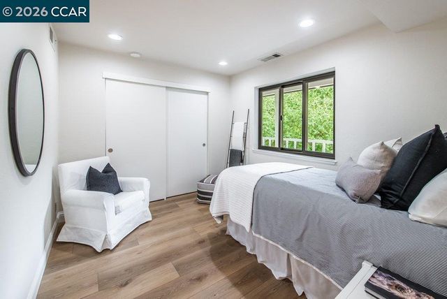 9 Valley Court, Orinda, CA 94563