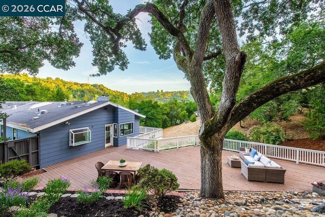 9 Valley Court, Orinda, CA 94563