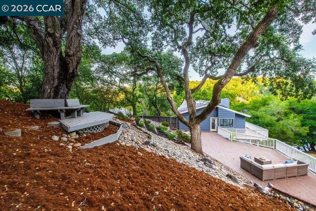 9 Valley Court, Orinda, CA 94563