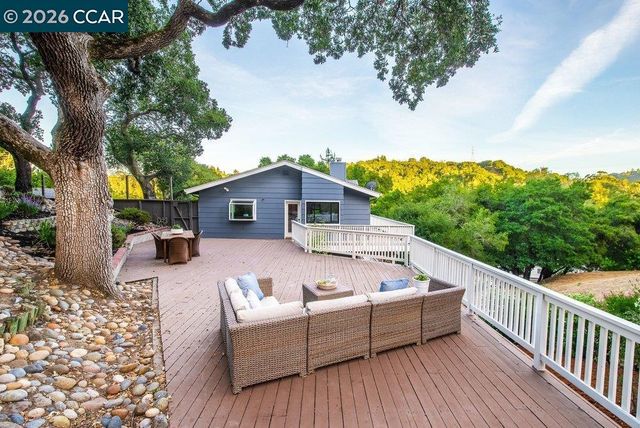 9 Valley Court, Orinda, CA 94563