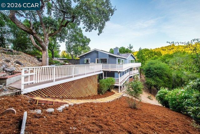 9 Valley Court, Orinda, CA 94563