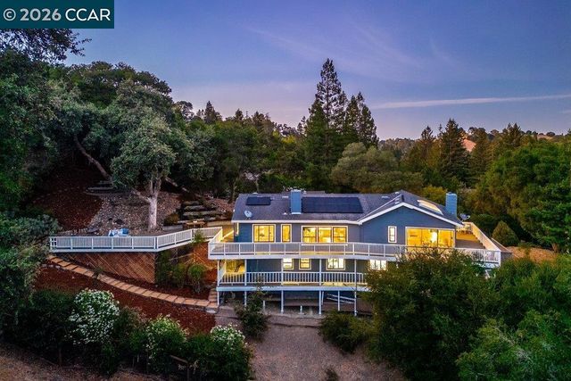 9 Valley Court, Orinda, CA 94563
