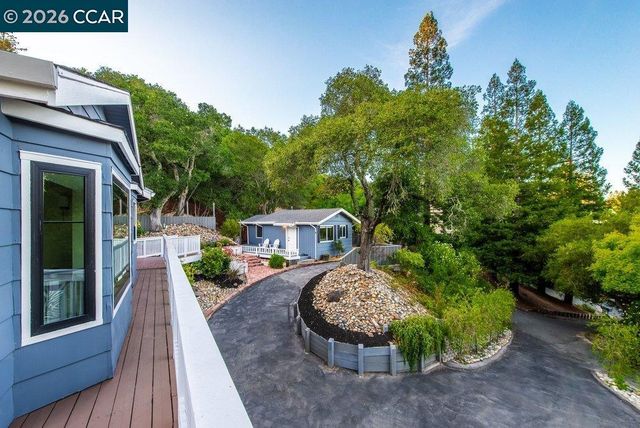 9 Valley Court, Orinda, CA 94563