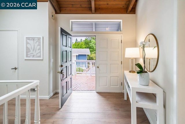 9 Valley Court, Orinda, CA 94563