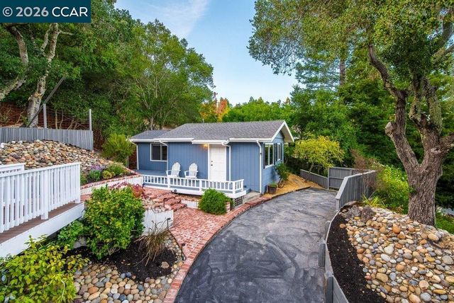 9 Valley Court, Orinda, CA 94563