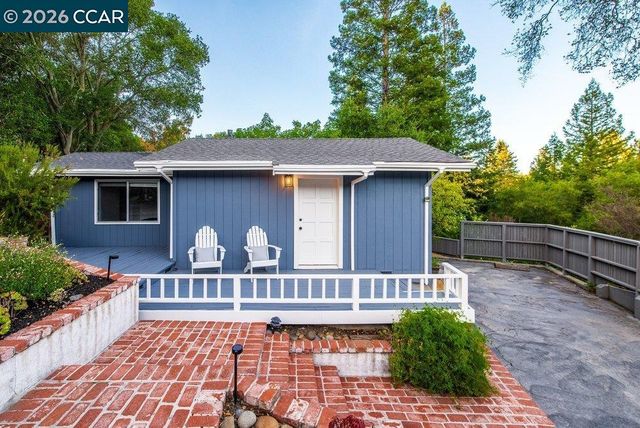 9 Valley Court, Orinda, CA 94563