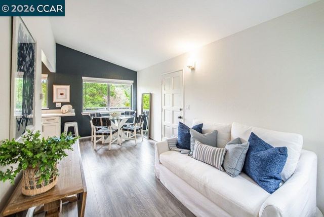 9 Valley Court, Orinda, CA 94563