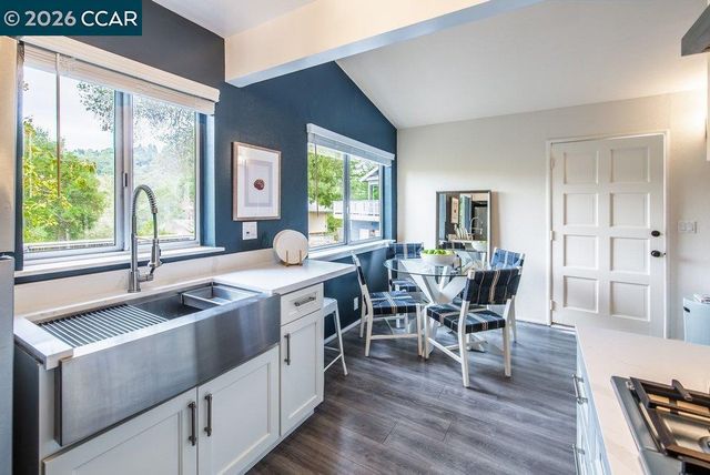 9 Valley Court, Orinda, CA 94563