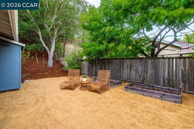 9 Valley Court, Orinda, CA 94563