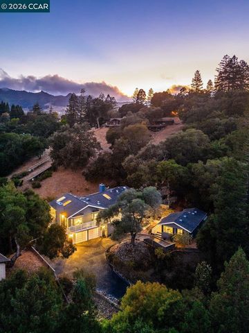 9 Valley Court, Orinda, CA 94563